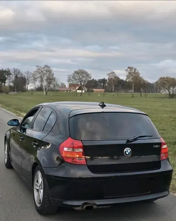 Gebraucht BMW 116 136 PS (100 kW) 2011 Schwarz Kleinwagen