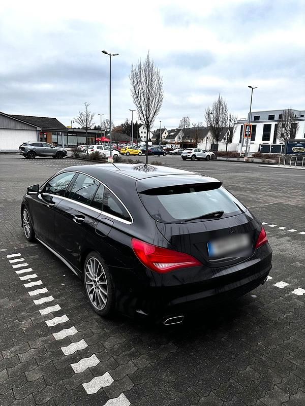 Gebraucht Mercedes CLA180 Shooting Brake AMG line 122 PS (89 kW) 2015 Schwarz Kombi