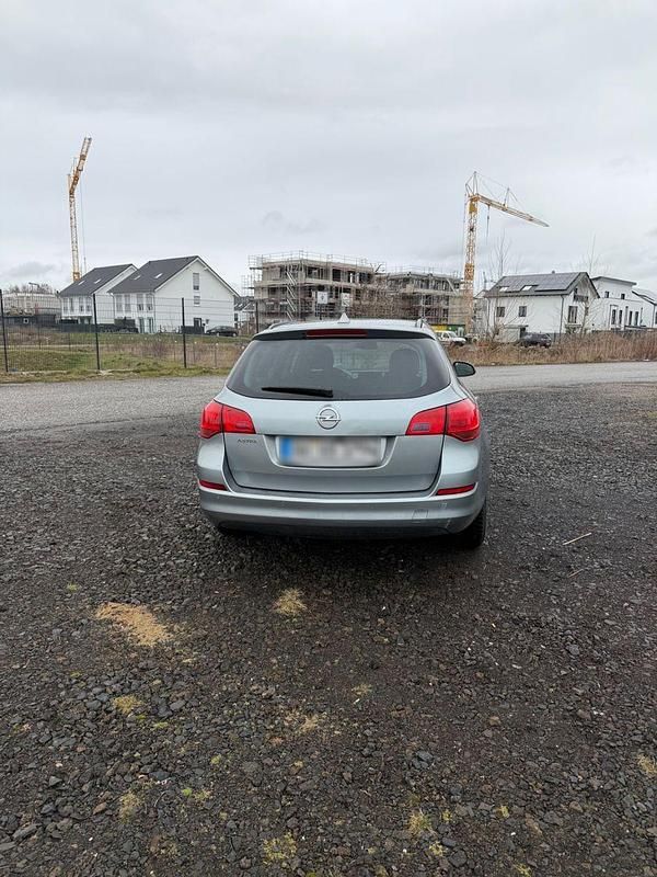 Gebraucht Opel Astra 116 PS (85 kW) 2011 Grau Limousine