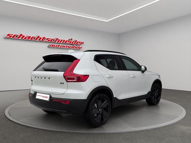 Neu Volvo XC40 Plus 163 PS (119 kW) 2026 Crystal weißperleffekt SUV