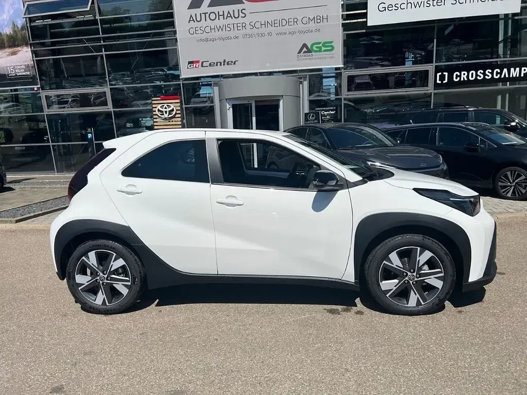 Neu Toyota Aygo X Active 117 PS (86 kW) 2026 Suoer white SUV