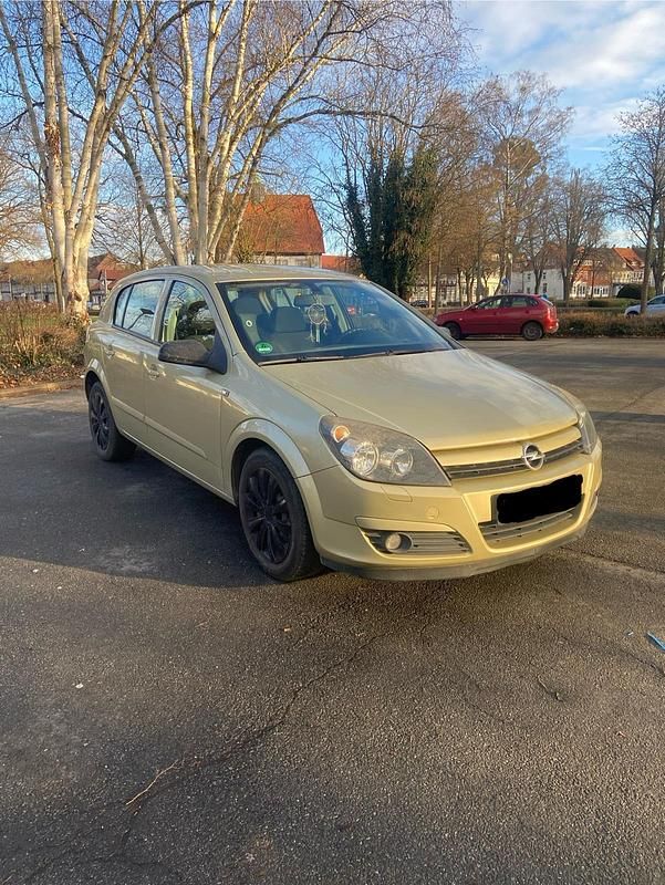 Gelb Gebraucht 2004 Opel Astra Kleinwagen | 900 € (Superpreis) - Bild 1/4