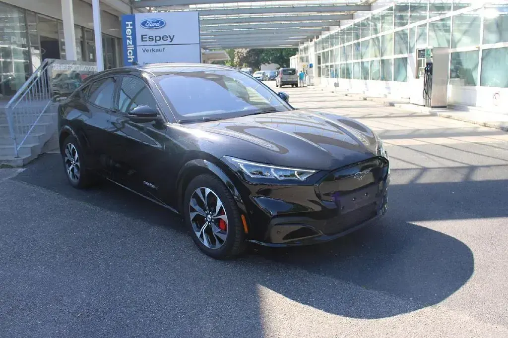 Gebraucht Ford Mustang Mach-E Basis 258 kW (351 PS) 2021 Schwarz SUV