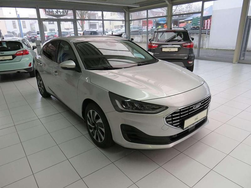 Gebraucht Ford Focus Titanium 125 PS (91 kW) 2023 Polarsilber metallic Limousine