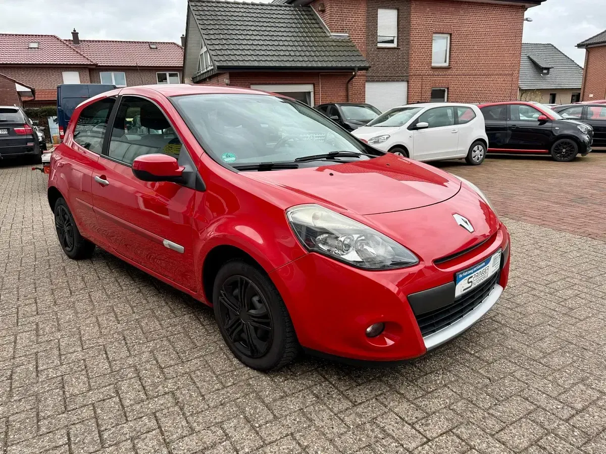 Używany Renault Clio III Dynamique 75 KM (55 kW) 2010 Czerwony Hatchback