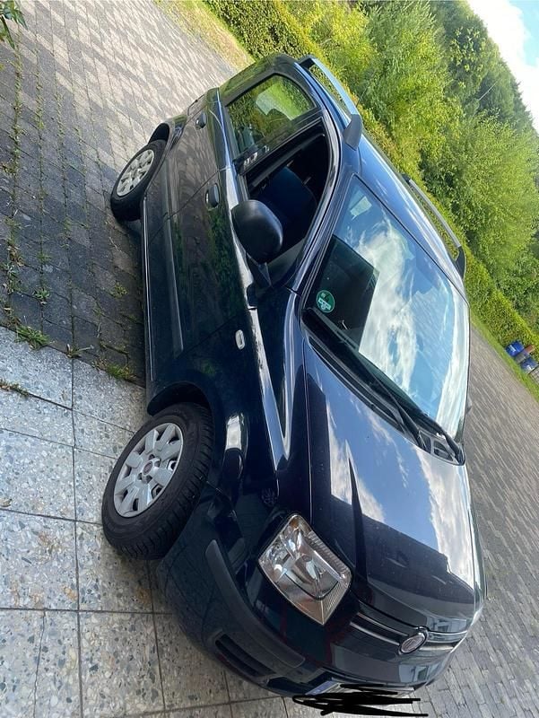 Blau Gebraucht 2010 Fiat Panda Kleinwagen | 2.099 € (Fairer Preis) - Bild 1/4