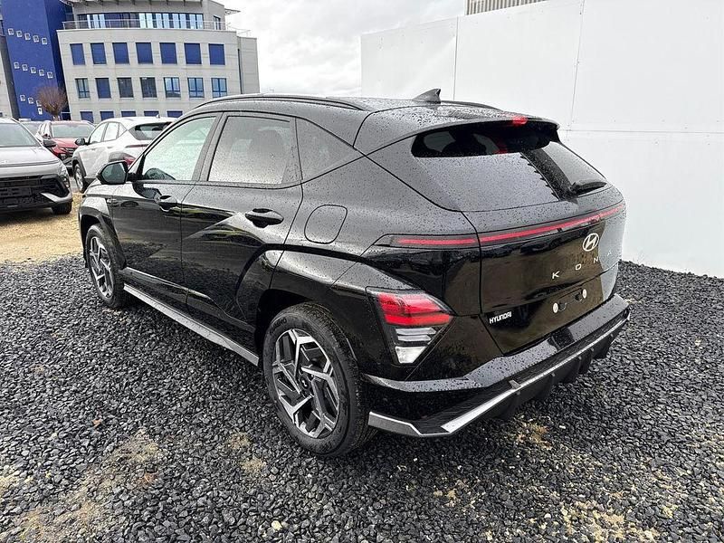 Neu Hyundai Kona Edition 129 PS (94 kW) 2025 Dark knight pearl net SUV