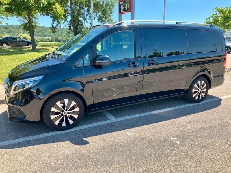 Schwarz Gebraucht 2019 Mercedes V220 Van / Kleinbus | 40.300 € (Fairer Preis) - Bild 1/4