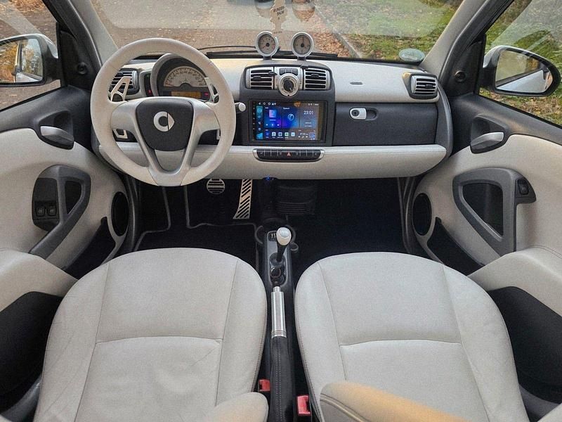 Weiß Gebraucht 2009 Smart ForTwo Coupé Edition #1 Coupé | 6.451 € (Etwas zu teuer) - Bild 1/4