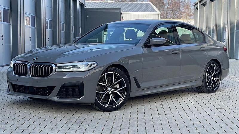 Grau Gebraucht 2021 BMW 520 M Sport Limousine | 28.450 € - Bild 1/4