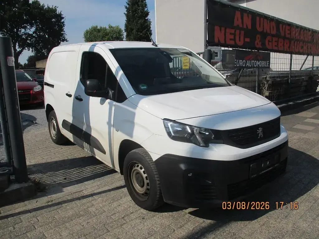 Gebraucht Peugeot Partner Premium 102 PS (75 kW) 2021 Weiß Van / Kleinbus