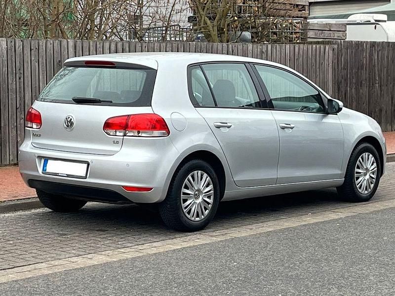 Gebraucht VW Golf VI 102 PS (75 kW) 2010 Silber Kleinwagen