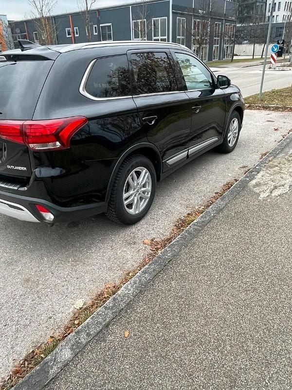 Gebraucht Mitsubishi Outlander 150 PS (110 kW) 2019 Schwarz SUV