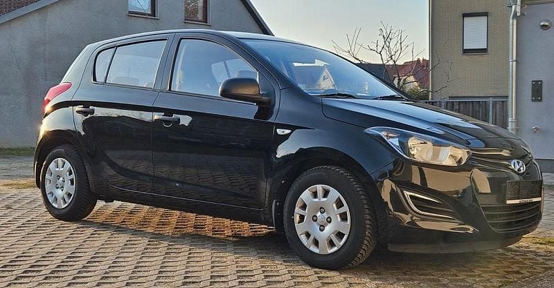 Gebraucht Hyundai i20 86 PS (63 kW) 2014 Schwarz Kleinwagen