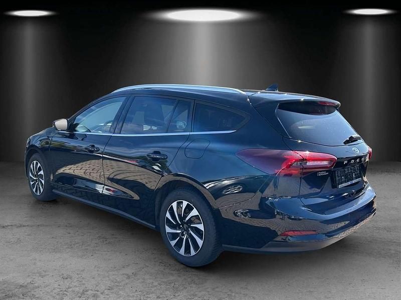 Gebraucht Ford Focus Titanium X 125 PS (91 kW) 2023 Chroma blau Kombi