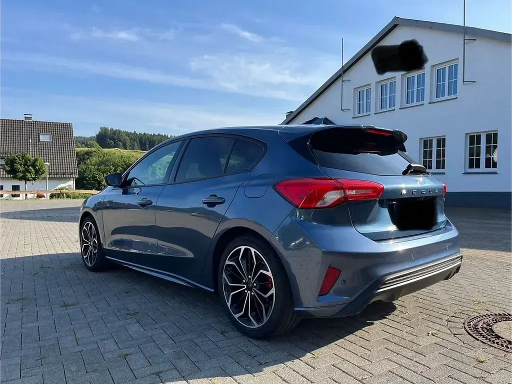 Gebraucht Ford Focus ST-Line X 155 PS (114 kW) 2020 Blau Limousine