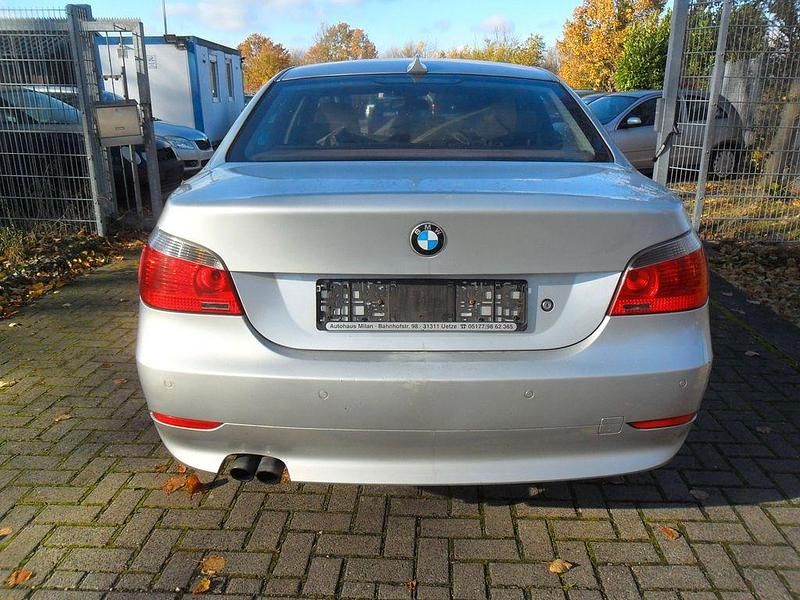 Gebraucht BMW 523 177 PS (130 kW) 2006 Silber Limousine
