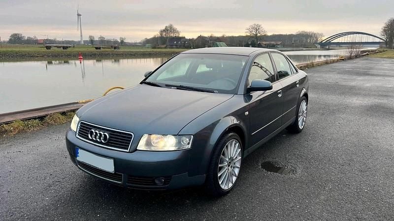 Grau Gebraucht 2001 Audi A4 Limousine | 1.900 € (Guter Preis) - Bild 1/4