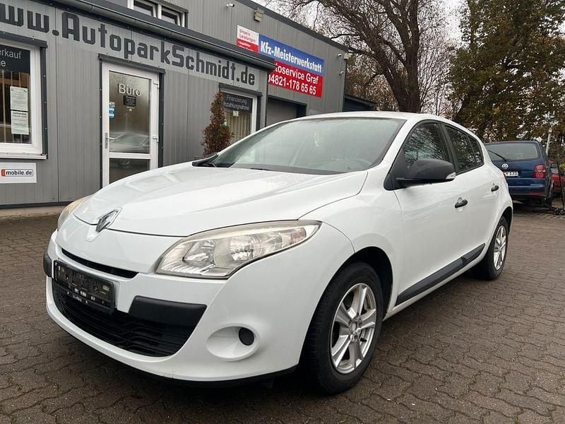 Weiß Gebraucht 2011 Renault Mégane Authentique Limousine | 2.199 € (Guter Preis) - Bild 1/4