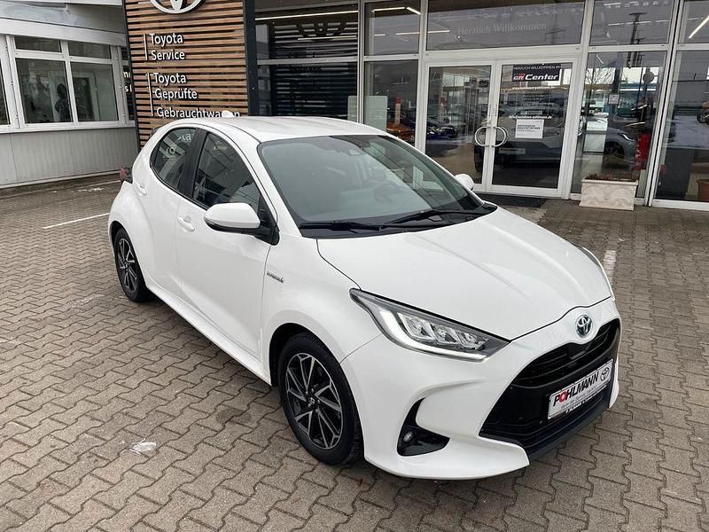 Gebraucht Toyota Yaris Hybrid Comfort 116 PS (85 kW) 2021 Weiß Limousine