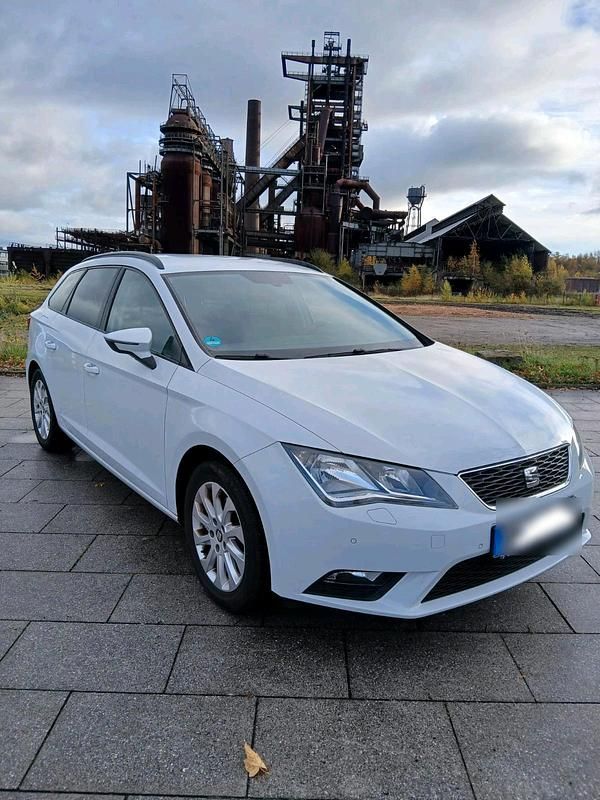 Weiß Gebraucht 2014 Seat Leon ST Kombi | 6.500 € (Guter Preis) - Bild 1/4
