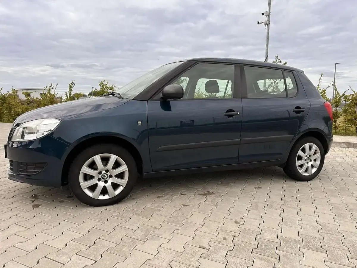 Gebraucht Skoda Fabia Active 60 PS (44 kW) 2012 Blau Kleinwagen