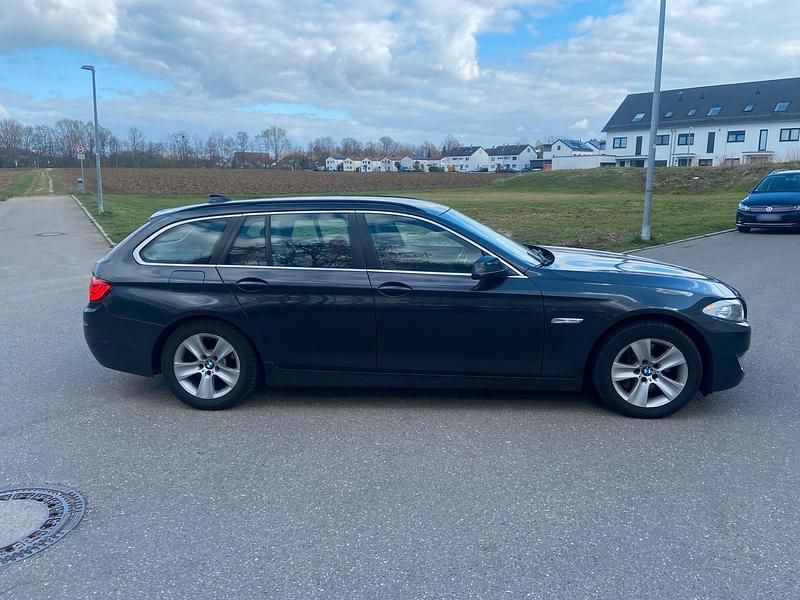 Gebraucht BMW 530 245 PS (180 kW) 2010 Grau Kombi