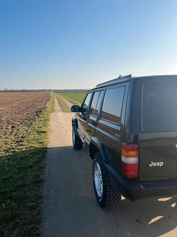 Gebraucht Jeep Cherokee Limited 184 PS (135 kW) 2000 Schwarz SUV