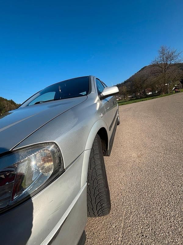 Gebraucht Opel Astra 84 PS (61 kW) 2001 Silber Kleinwagen
