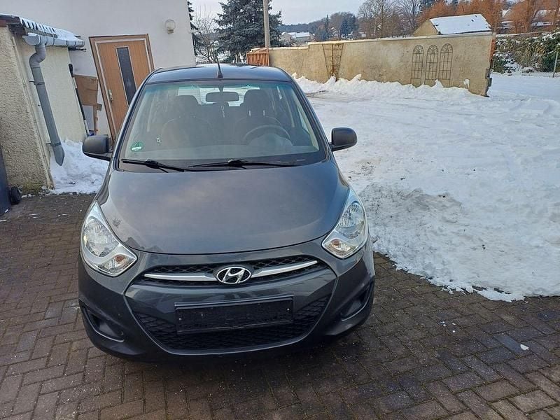 Grau Gebraucht 2013 Hyundai i10 Style Kleinwagen | 3.700 € (Fairer Preis) - Bild 1/4