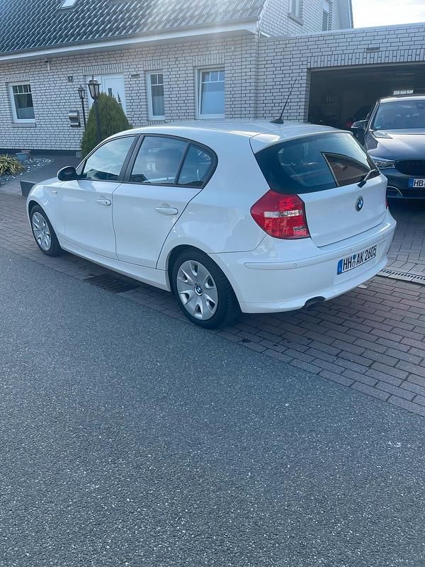 Gebraucht BMW 118 Performance 143 PS (105 kW) 2009 Weiß Kleinwagen