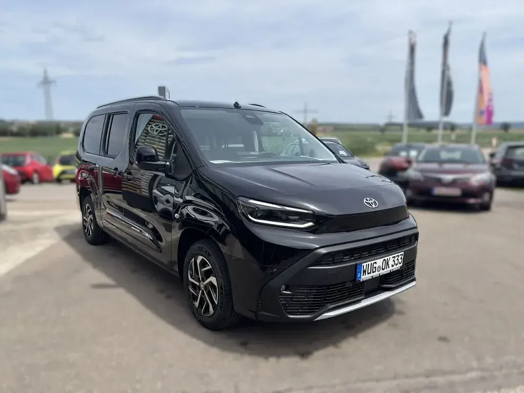 Neu Toyota Proace Verso City 131 PS (96 kW) 2026 Schwarz Kombi