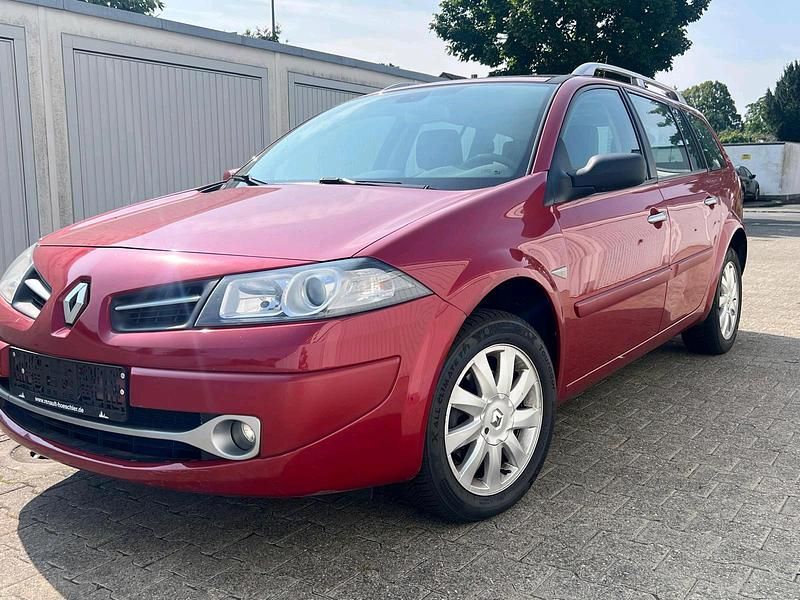 Rot Gebraucht 2009 Renault Mégane GrandTour Kombi | 3.350 € (Fairer Preis) - Bild 1/4
