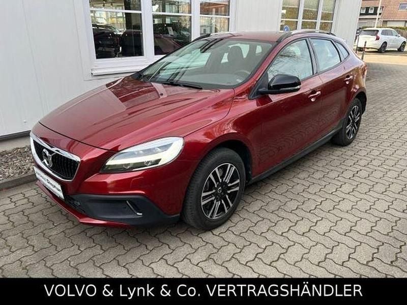 Gebraucht Volvo V40 CC 152 PS (111 kW) 2018 Flamenco red metallic Kombi