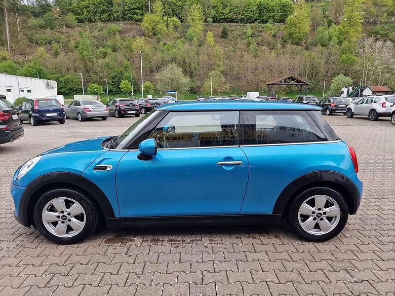 Gebraucht Mini ONE Business 102 PS (75 kW) 2018 Electric blue ii metallic Kleinwagen