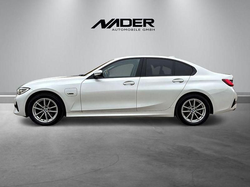 Gebraucht BMW 320e Advantage 204 PS (150 kW) 2022 Weiß Limousine