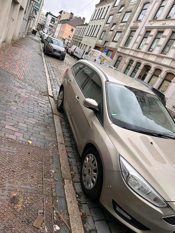 Gebraucht Ford Focus 101 PS (74 kW) 2016 Grau Kombi