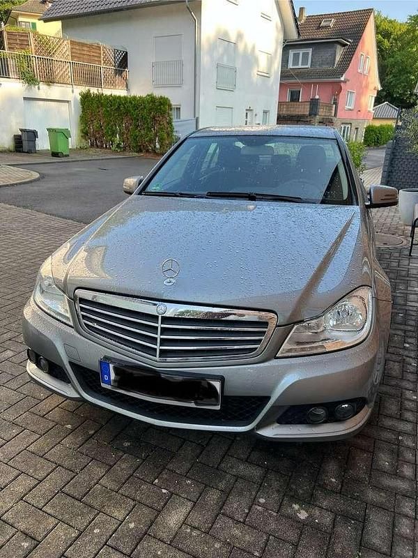 Grau Gebraucht 2011 Mercedes C180 Limousine | 7.300 € (Superpreis) - Bild 1/4