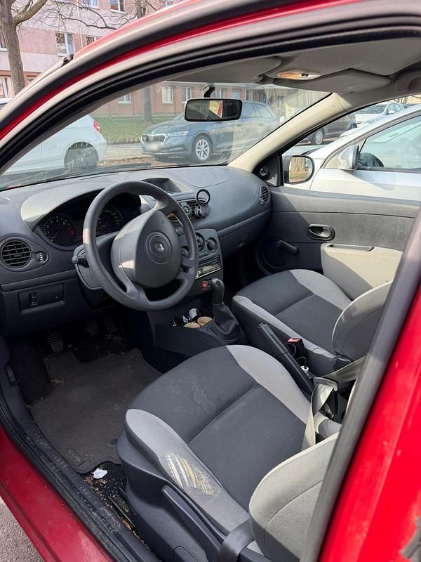 Gebraucht Renault Clio II 75 PS (55 kW) 2009 Rot Kleinwagen