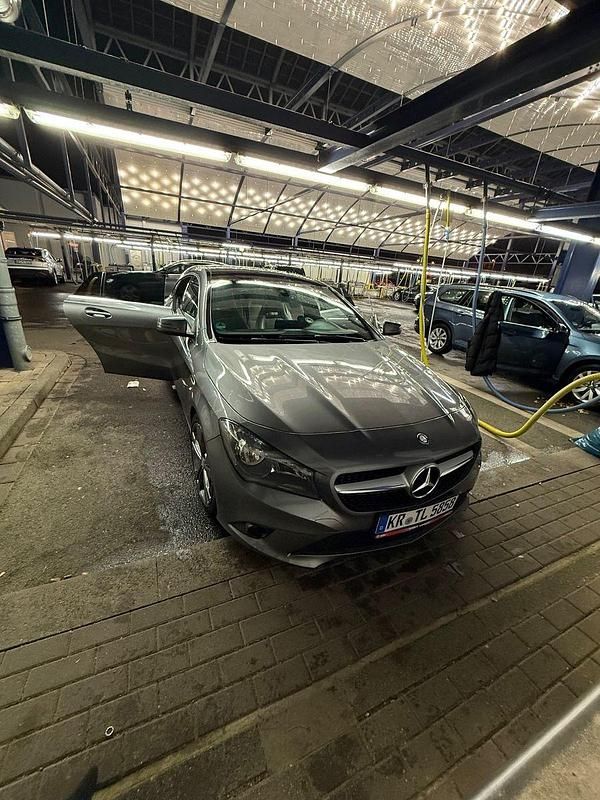 Grau Gebraucht 2016 Mercedes CLA200 Coupé | 16.600 € (Fairer Preis) - Bild 1/4
