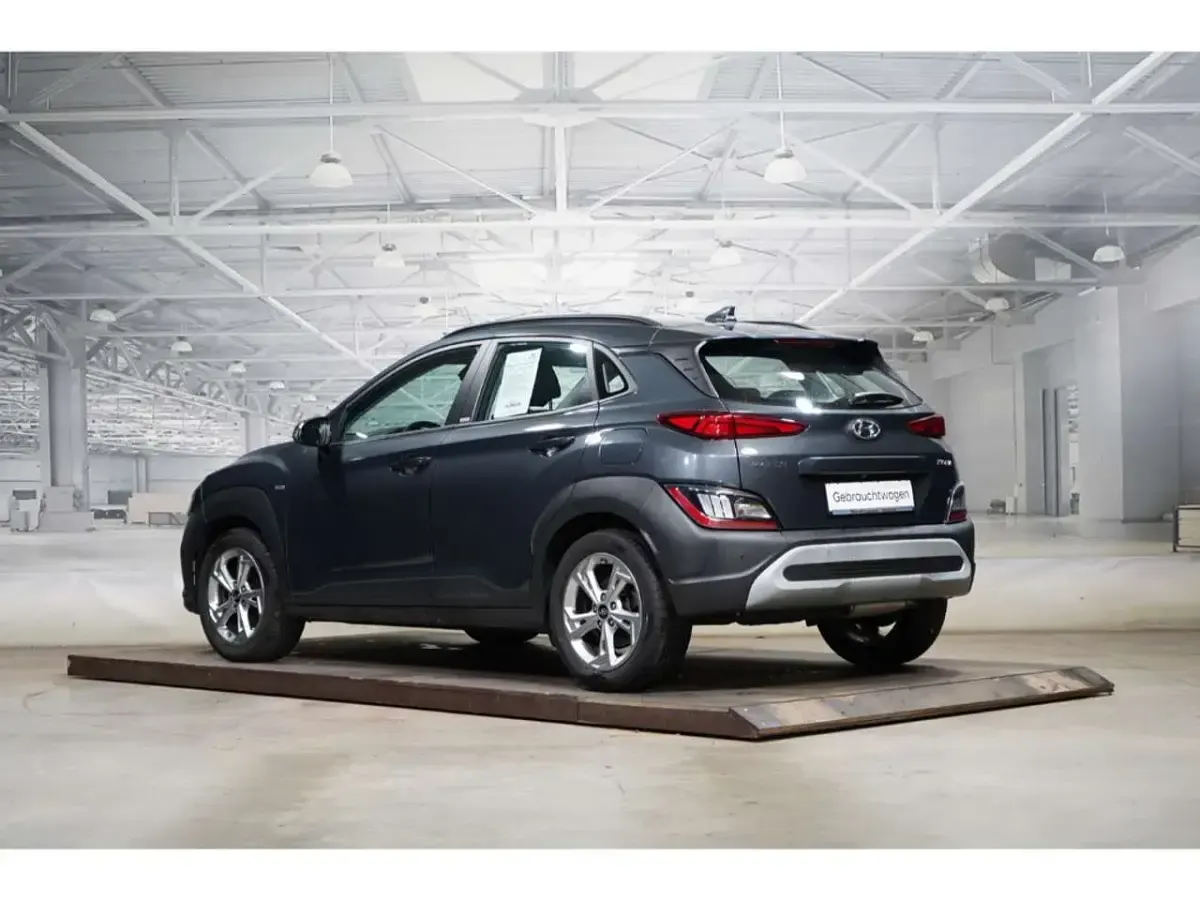 Gebraucht Hyundai Kona Trend 136 PS (100 kW) 2021 Schwarz SUV