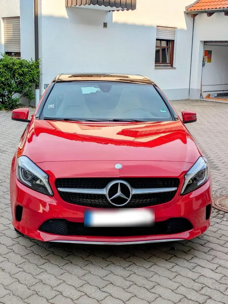 Gebraucht Mercedes A180 122 PS (89 kW) 2016 Rot Kleinwagen