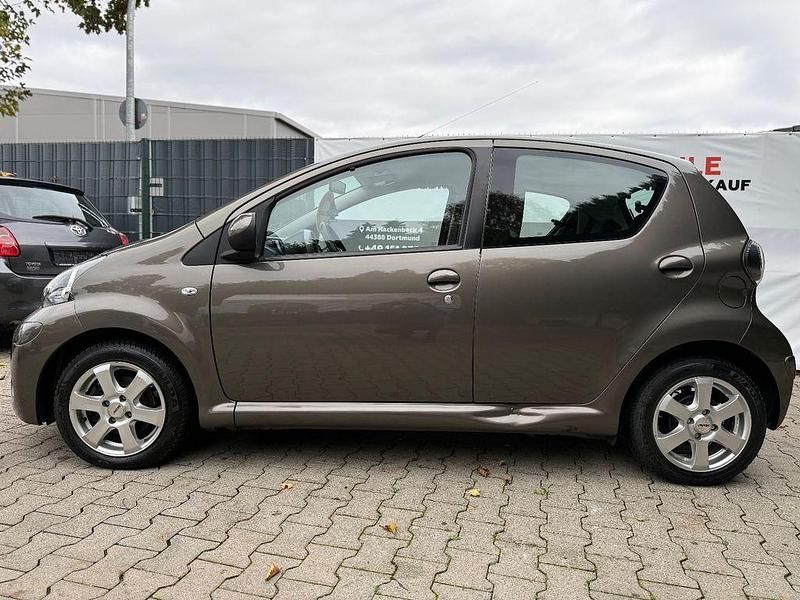 Gebraucht Toyota Aygo Cool 68 PS (50 kW) 2013 Braun Kleinwagen