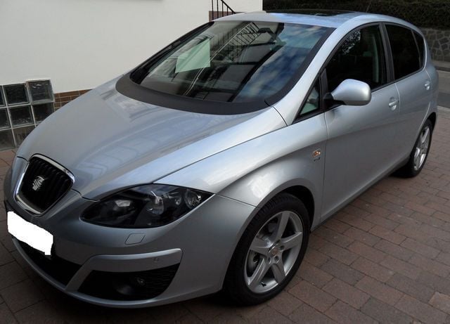 Grau Gebraucht 2011 Seat Altea Sport Van / Kleinbus | 19.999 € - Bild 1/4