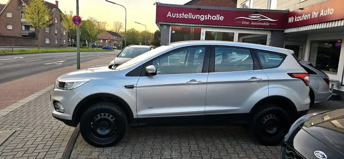 Używany Ford Kuga Trend 150 KM (110 kW) 2018 Srebrny SUV