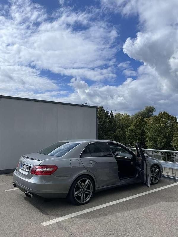 Gebraucht Mercedes E350 231 PS (169 kW) 2010 Grau Limousine