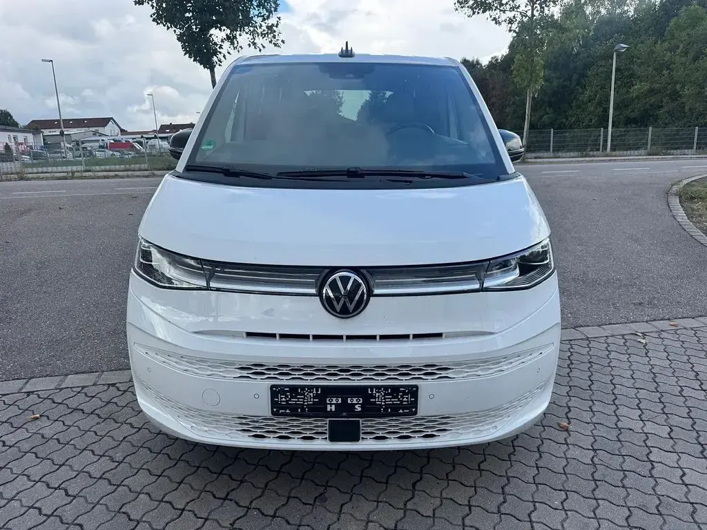 Gebraucht VW Multivan Style 150 PS (110 kW) 2022 Weiß Van / Kleinbus