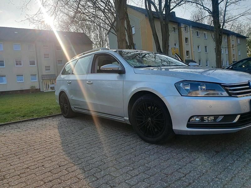 Gebraucht VW Passat 140 PS (102 kW) 2012 Grau Kombi