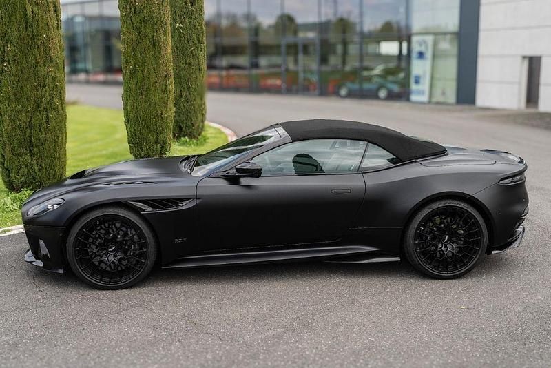 Gebraucht Aston Martin DBS 770 PS (566 kW) 2024 Schwarz Cabrio