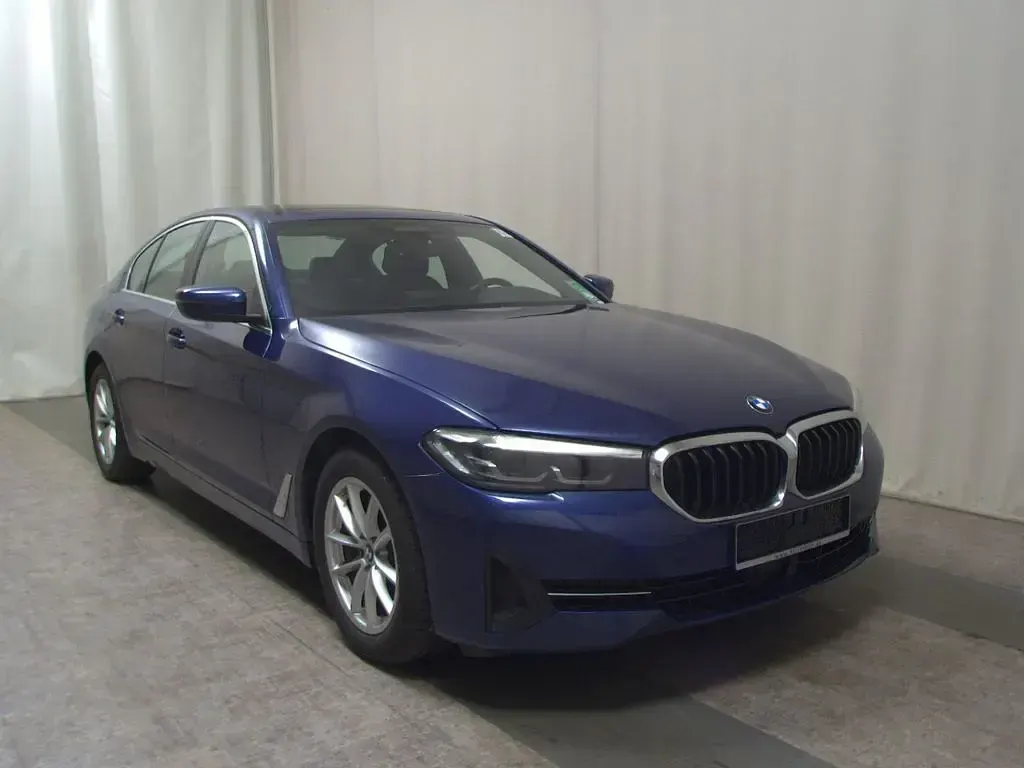 Gebraucht BMW 520 Performance 190 PS (139 kW) 2023 Blau Limousine